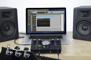 M-Audio 键盘和音频接口将赠送 Avid Pro Tools First 和 Eleven Lite 软件