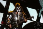 Kiss乐队成员Gene Simmons：科技让一切变得没那么感性