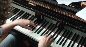 雅马哈推出支持MusicCast多房间音响系统的声学钢琴（视频）