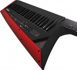 Roland（罗兰）发布超酷的 AX-Edge 肩背式键盘合成器（视频）