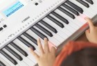 YAMAHA（雅马哈）推出适用于初学者的EZ-300发光键电子键盘，使学习更轻松（视频）