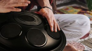 NAMM 2023展会新闻：Lumen Handpan，好玩儿的电声手碟（视频）