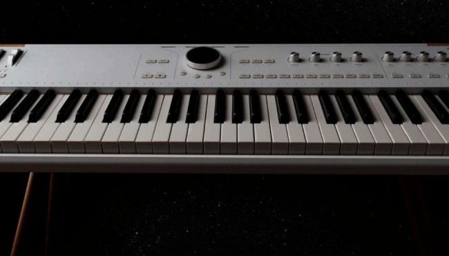 Arturia 发布可现场演奏 V Collection 与 Pigments 系列音源的新款舞台键盘 AstroLab